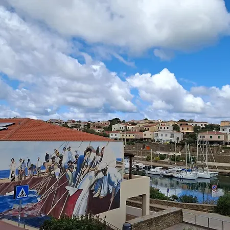 לינה וארוחת בוקר La Reale 3*